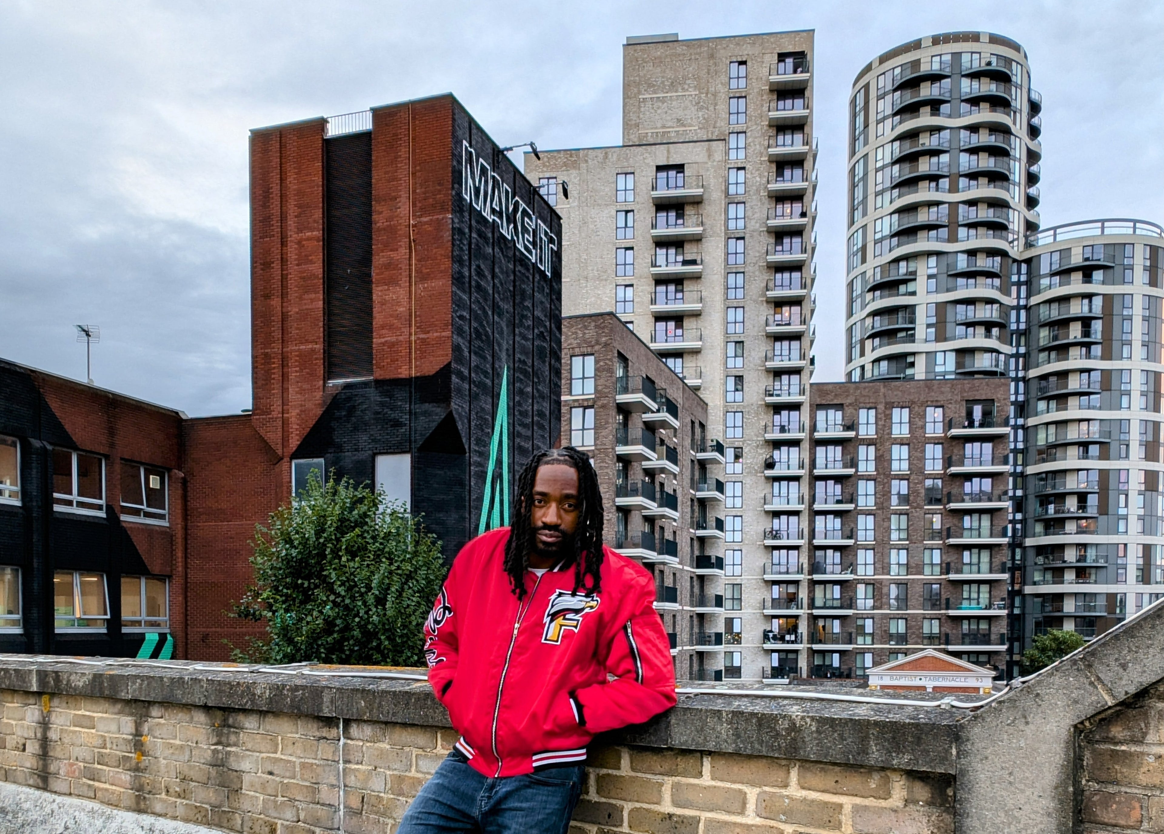 FOF MEN EAGLE F SATIN BOMBER JACKET - RED